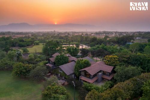 Nivaant Farms & Cottages - Nestled in lush greenery, offering a Swimming pool, Orchard, Jacuzzi & A spacious lawn with gazebo