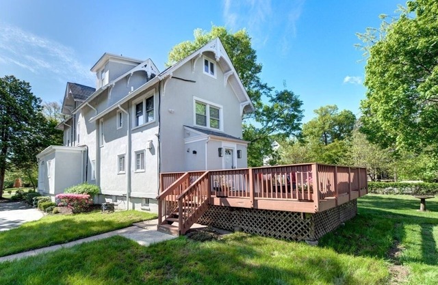 NJ Suburban Retreat - Direct train to NYC - Train station half a mile walk!