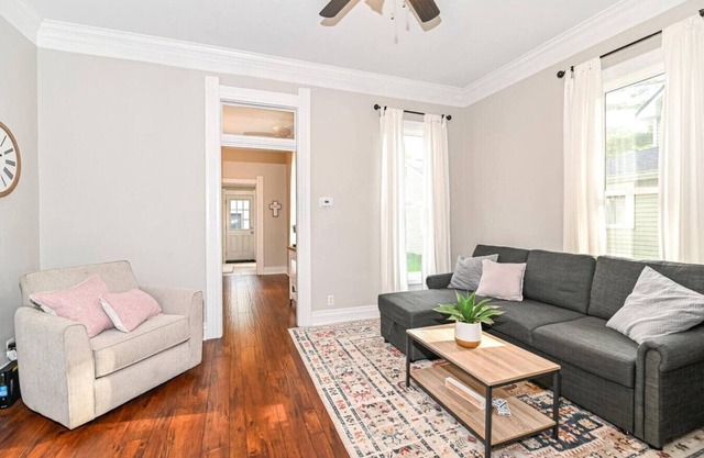 Noblesville Getaway | Cozy, Central & Relaxing