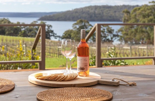 Norfolk Bay Retreat - views over the sea and vines