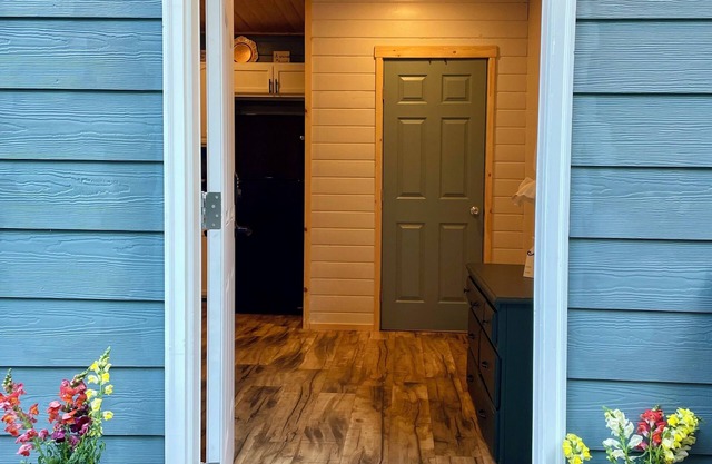 Not So Tiny House with WiFi in charming Monroe