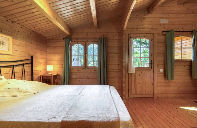 Null 'Entre Viejos Olivos 6' with Mountain View, Shared Pool and Air Conditioning