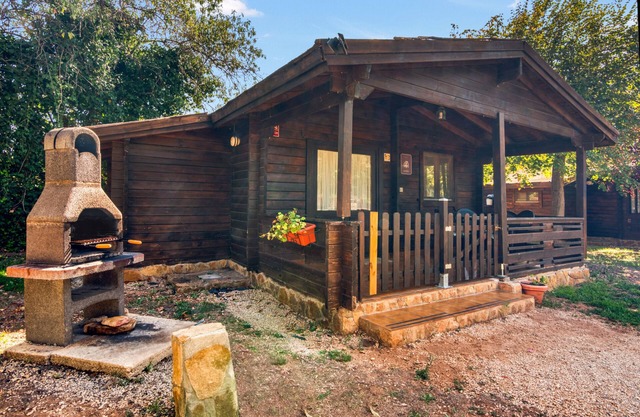 Null 'Entre Viejos Olivos 3' with Mountain View, Shared Pool and Air Conditioning