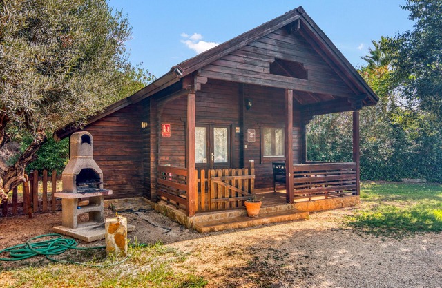 Null 'Entre Viejos Olivos 4' with Mountain View, Shared Pool and Air Conditioning