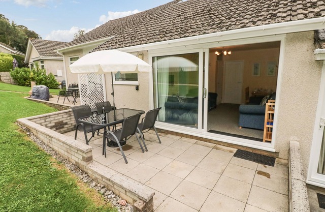 NUMBER 6 OXWICH LEISURE PARK, family friendly in Oxwich