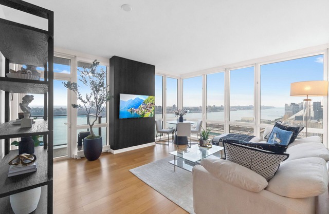 NYC DREAM APARTMENT! Huge Corner Luxury Suite - best location by Times Sq