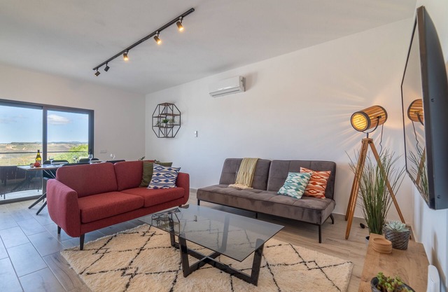 O MAÇARICO - Walking distance to Monte Clerigo and Amoreira beaches