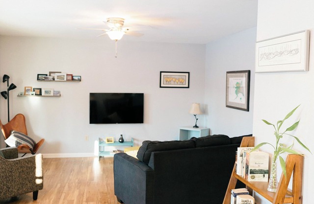 O'Malley View- private unit on quiet street near Campbell Creek greenbelt