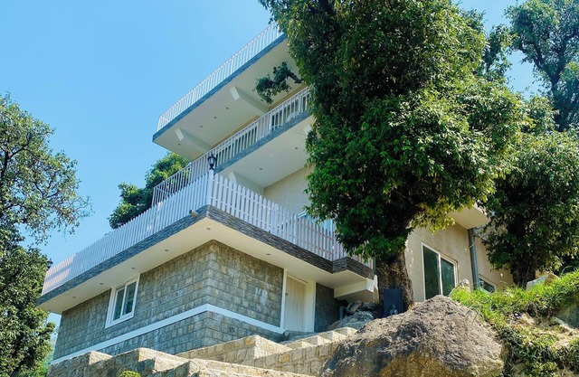 Oak by the River - Luxury villa in the serene outskirts of Dharamshala/Mcleod