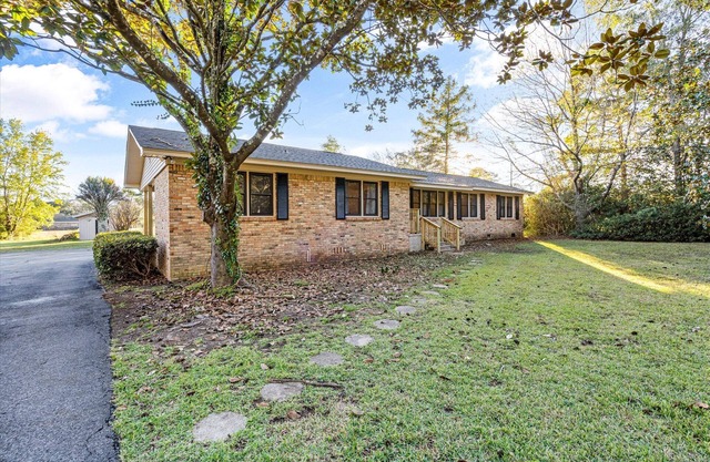 Oak Hill- 2 Acres with Pool, 4 Bedrooms