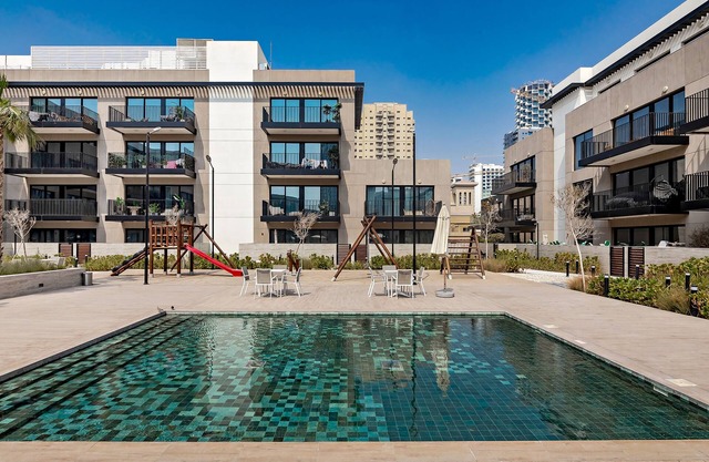 Oakley Square 1BR Apartment with maid's room