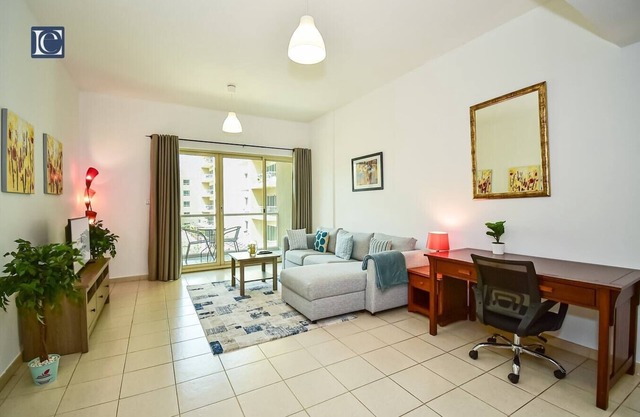 OAS - spacious 1 bed with Balcony