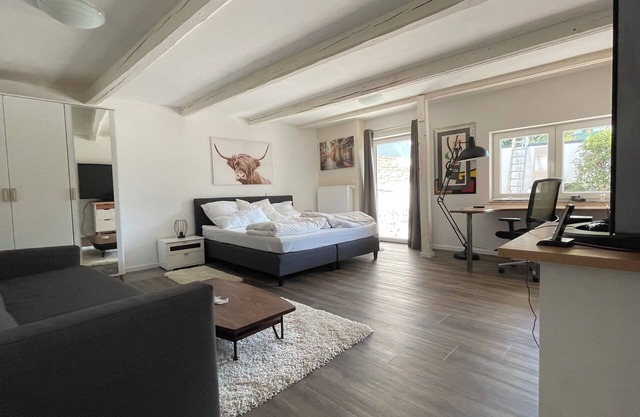 Oase im Grünen Hinterhof, EG, Ruhe, Terrasse, Carport, Free Paytv, Kaffee&tee,