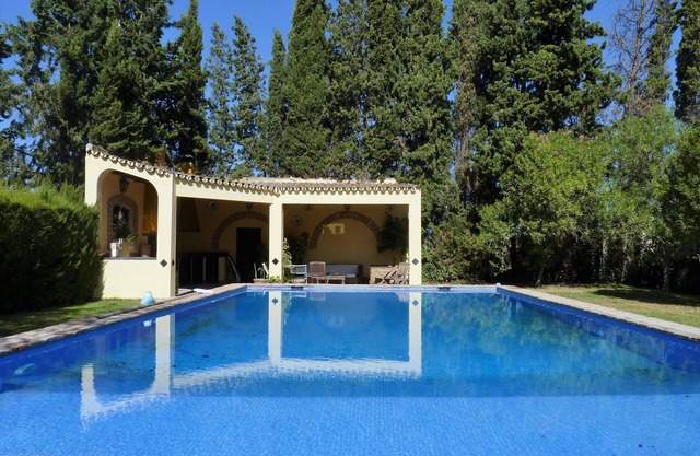 Oasis for 22 guests at 15 km from Seville
