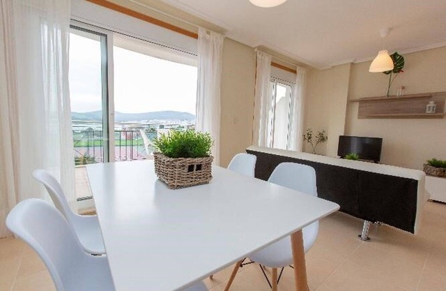 OCEAN 5 LOW 3 BEDROOMS V SEA