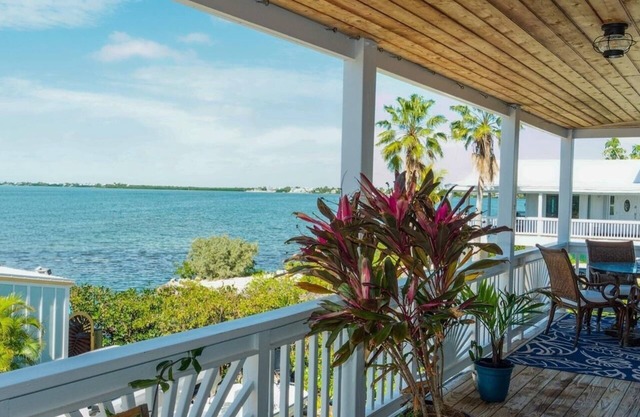 ✨️ Ocean access w/Dock, 4 bed/4 bath. Inquire for any special requests ✨️ n