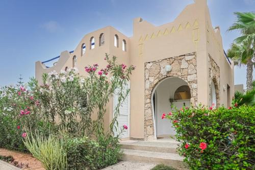 Ocean Breeze 2BR Escape Walk to the Waves