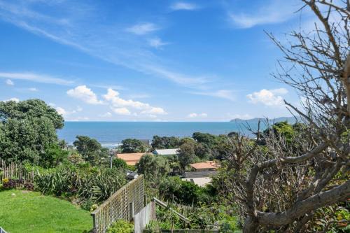 Ocean Breeze Cottage - Paekakariki Holiday Home