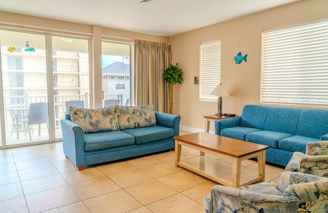 Ocean Breeze Luxury Villas 3D, Nicely Updated! Across From The Ocean! Sleeps 18 !