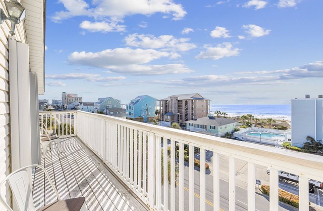 Ocean Breeze Getaway - Game Room- Slps 22- 3 Decks