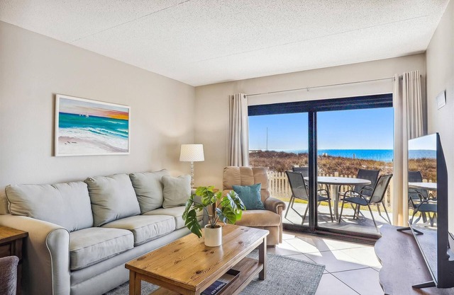 Ocean Breeze West Ground Floor BEACHFRONT -NO HASSLE CHECK OUT