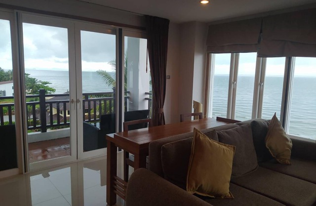 Ocean Front, Large Top Floor Condo - 1 bedroom