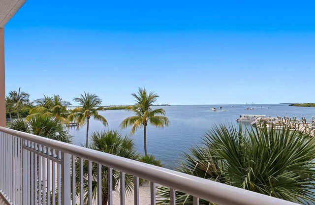 Ocean Front Presidential Suite | Beachside Resort