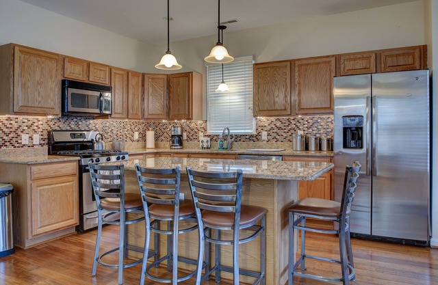 Ocean Oasis - Beachside Escape w/Balcony, Parking & Walk to Boardwalk