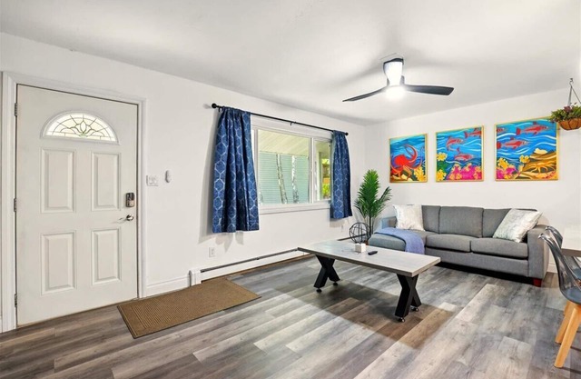 Ocean Pulse - 2Bed 1Bath one side of a side-by-side duplex in Midtown Anchorage.