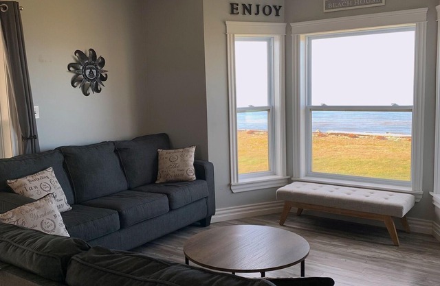 Ocean Ridge Beach House - 3-bedrooms with screened-in porch, right on the beach