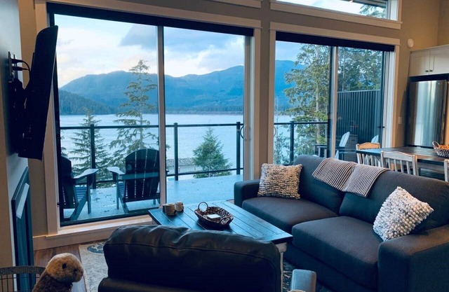 Ocean Serenity (Oceanfront, Amazing Views) H319210275