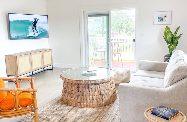 Ocean View Haleiwa Home - EPIC location steps from beach and downtown