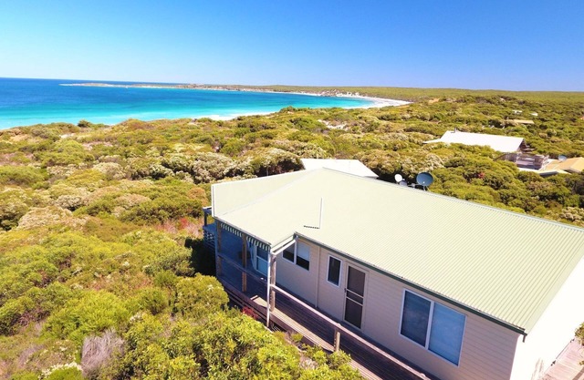 Ocean View overlooking Vivonne Bay - minutes' walk to beach