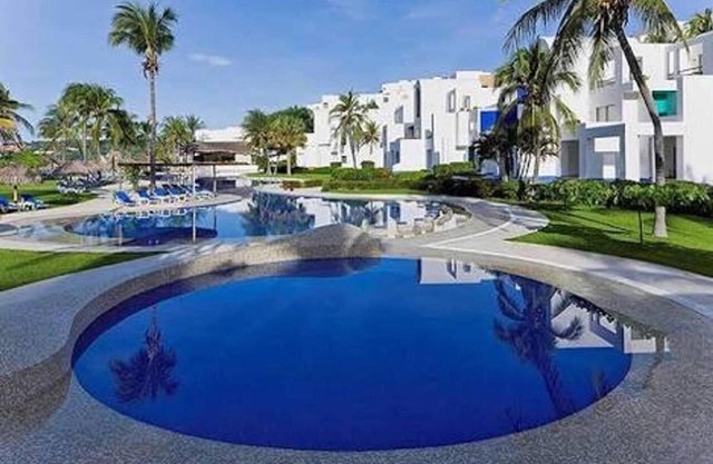 Ocean view with private plunge pool & amenities