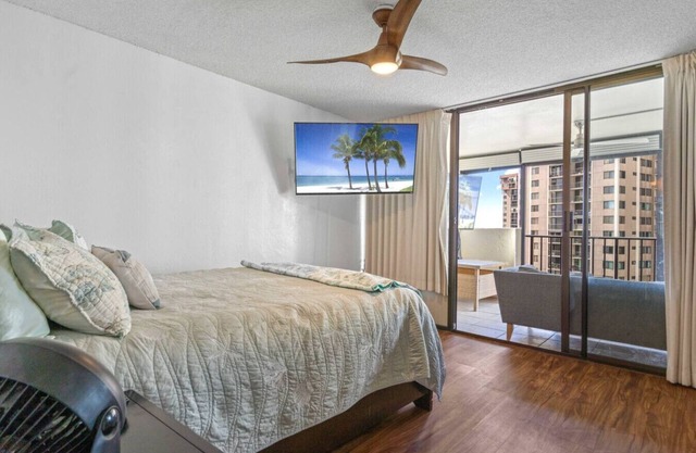 Ocean View | Walk to Mall | Free Parking, W/D, AC