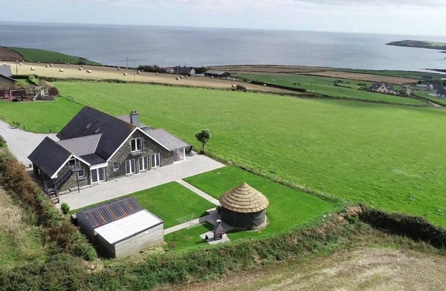 Ocean Views ,kinsale 6 Bedroom house,sleeps 22,owned by Exquisite Holiday Homes