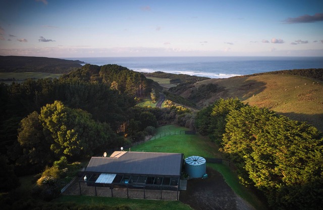 Ocean views, rolling hills. The ulimate country cottage! Pet Friendly