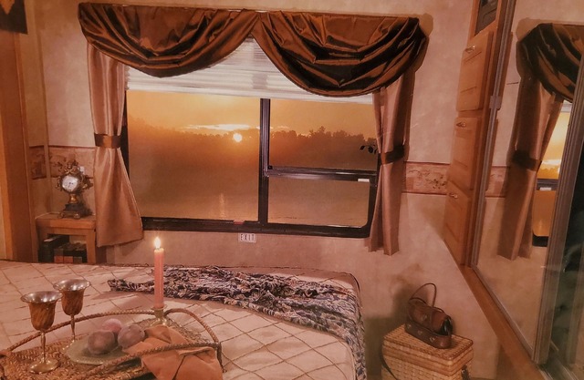 Oceanfront 2 bdrm 5th wheel on private beach