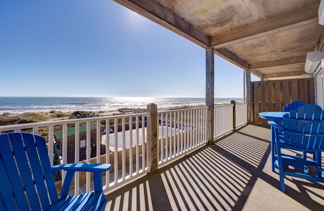 Oceanfront, 2nd-floor condo with on-site pool/hot tub - balcony, AC, & fast WiFi