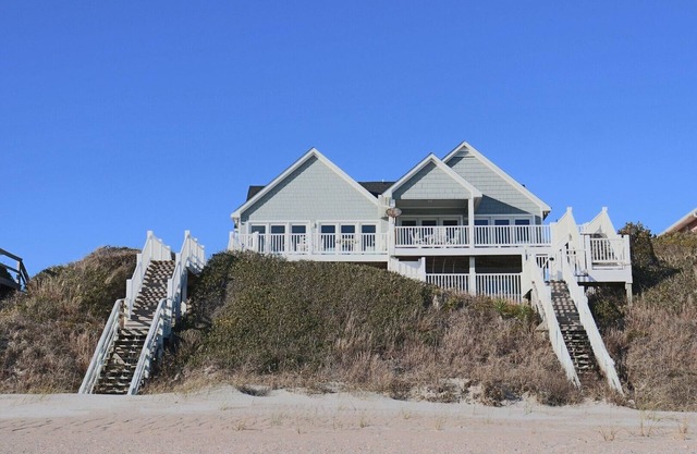 Oceanfront 5BR w/Private Pool, Deck & Beach Access