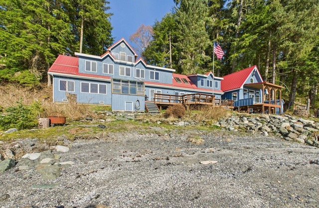 Oceanfront | 7BR w/Firepit, King Beds & Whales