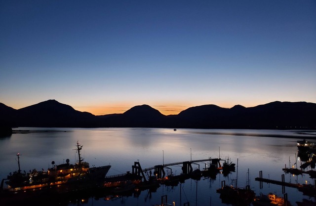 Oceanfront Charm: King Bed, 2 Bdrm Downtown Gem, Ketchikan