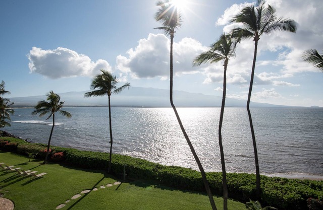 OCEANFRONT CONDO with STYLE, COMFORT, & AMAZING VIEWS of OCEAN & HALEAKALA