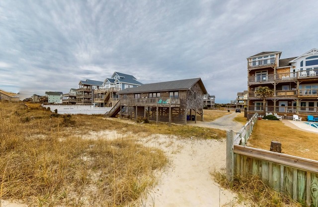 Oceanfront, Dog-Friendly House w/Free WiFi, Central AC, Private W/D, Ocean View