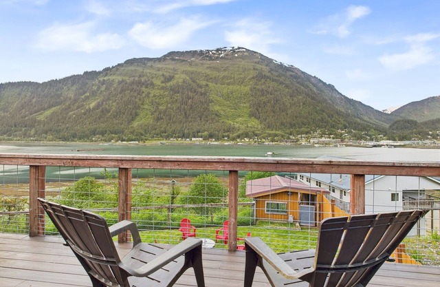 Oceanfront Fire Pit, Decks, Large Yard, Views!