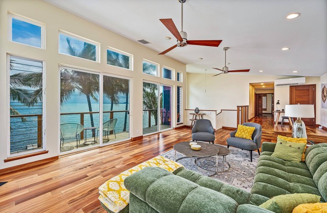 Oceanfront Gem in the Beautiful Kaneohe Dream Home Paradise Family Retreat
