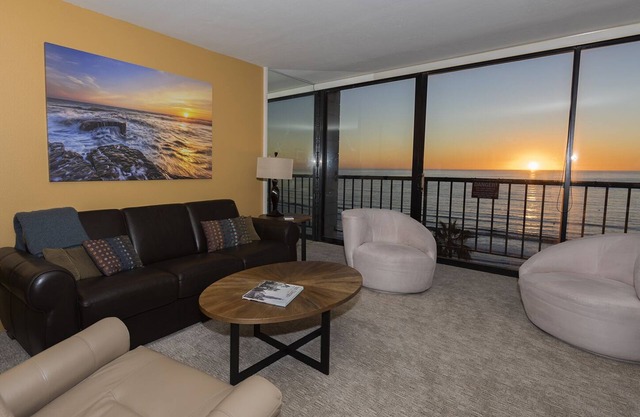 Oceanfront Luxury Condo, Sounds of the Surf, Beautiful Sunsets