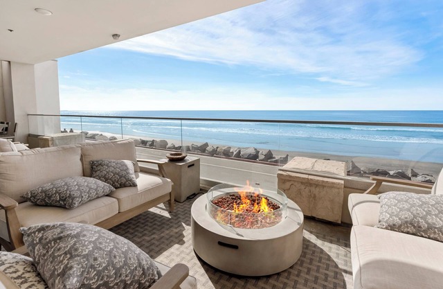 Oceanfront Penthouse Amazing Views