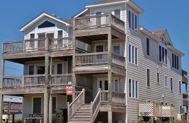 Oceanfront, Private Pool and Hot Tub!