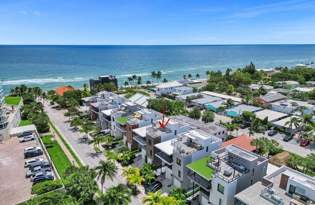 Oceanfront Retreat: Luxury Vacation House Just Steps from the Beach near Miami